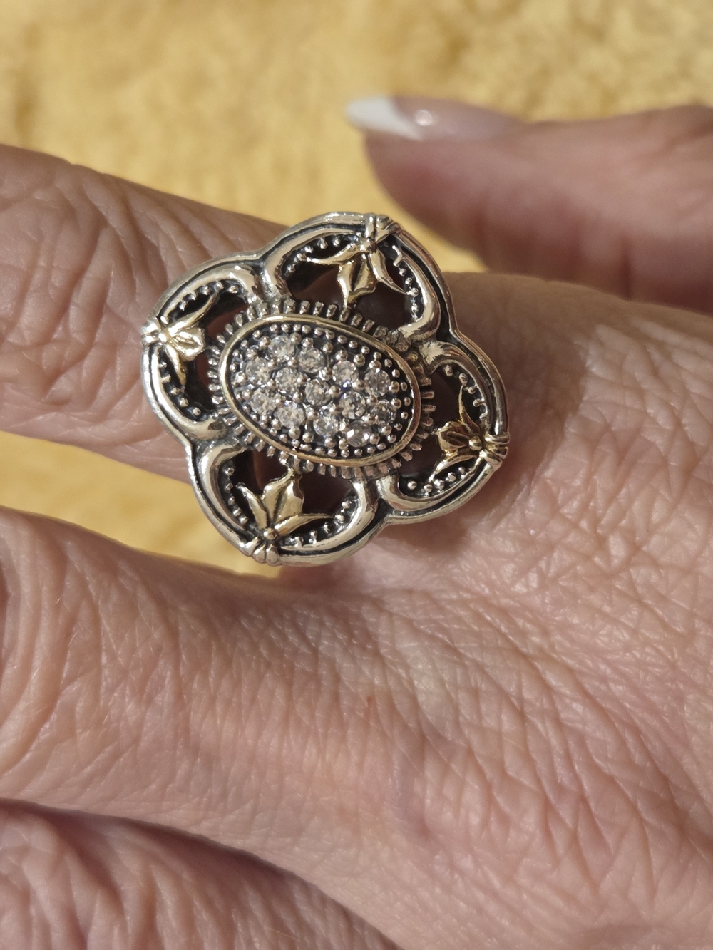 Vintage-Style Two-Tone Floral Ring with Crystal Pavé - Gold & Silver